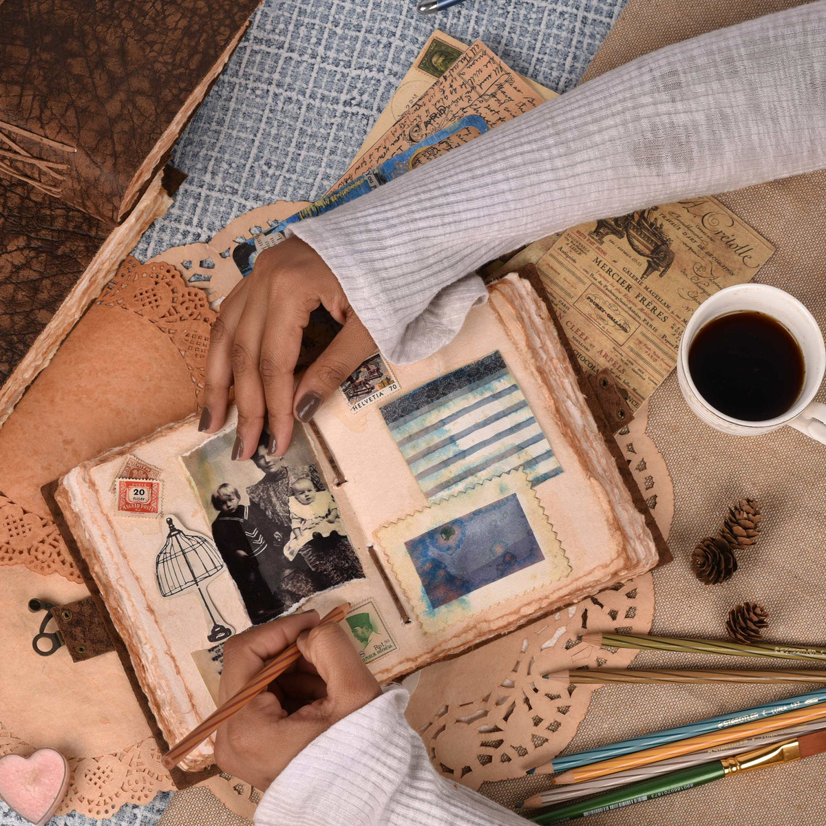 Vintage Journal for Men & Women - Lock Closure - Antique Deckle Handmade Cotton Paper for Drawing, Writing & Sketching- 200 Pages- Distressed Brown