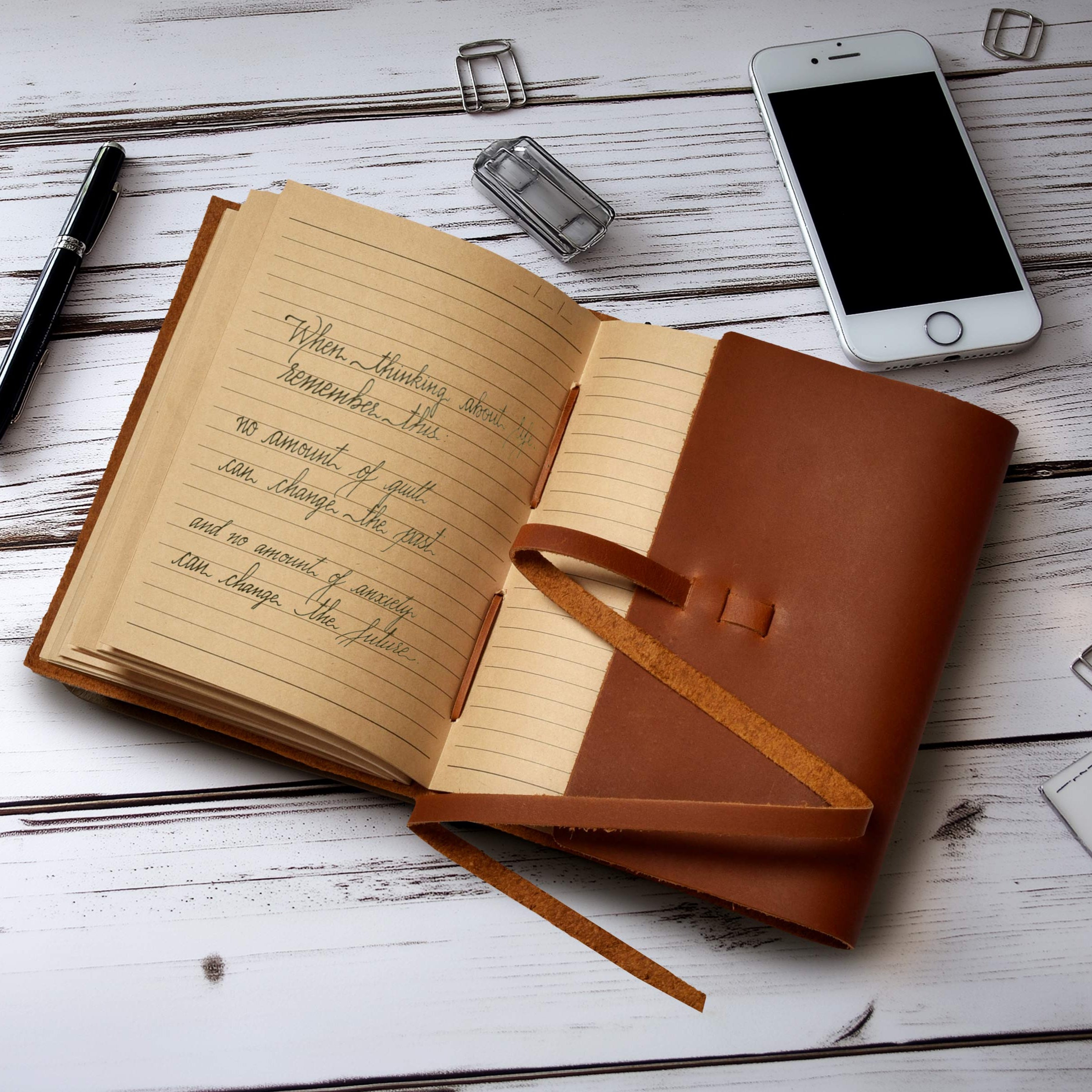 Leather Journal Writing Notebook - Lined Paper 300 Kraft Pages, Rustic Brown - Handmade Genuine Leather Bound Daily Notepad for Men &amp; Women</p>