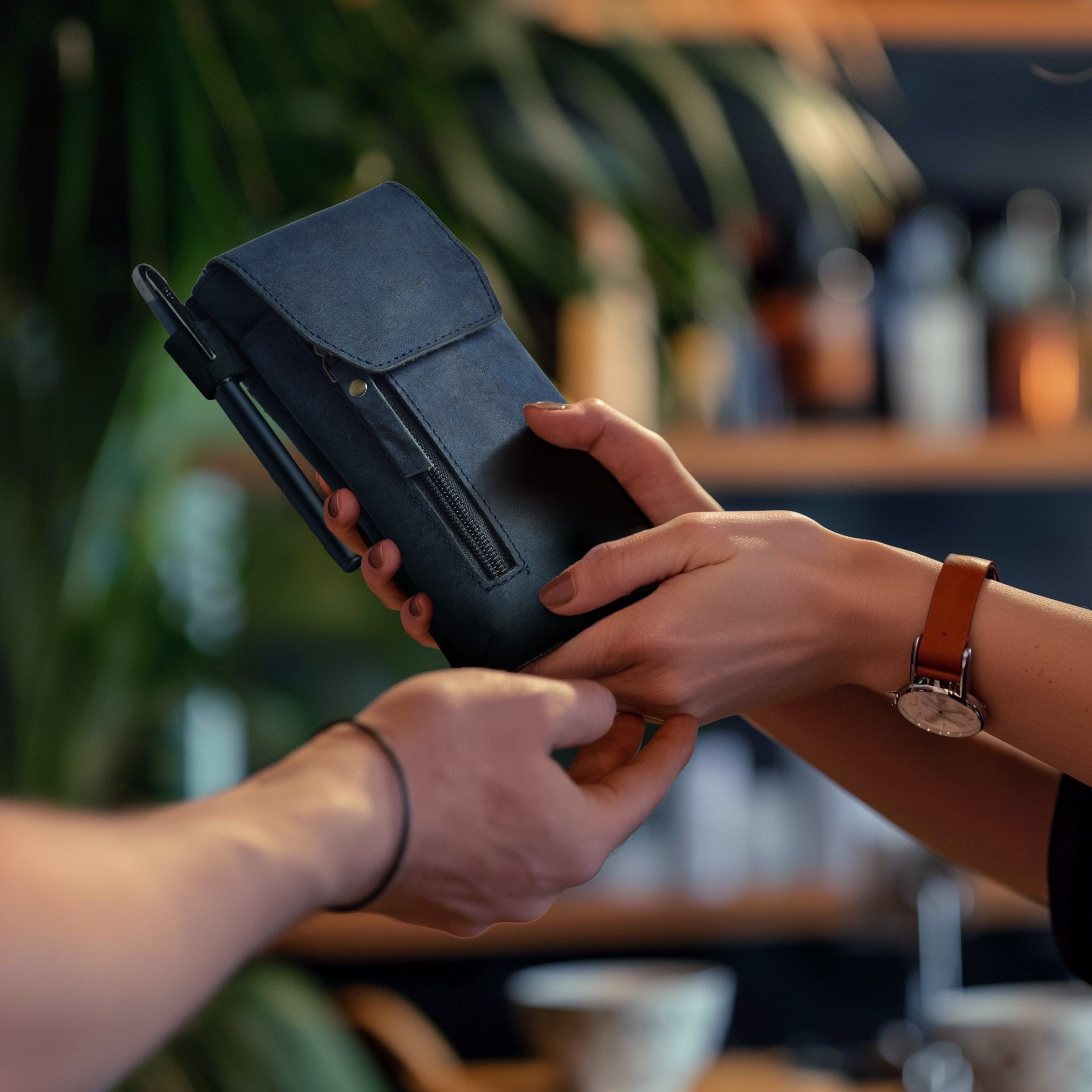 Leather Village Genuine Leather Phone Holster Pouch with Belt Clip, Magnetic Closure, ID Card Holder - Universal Case for iPhone, Samsung Galaxy, Google Pixel