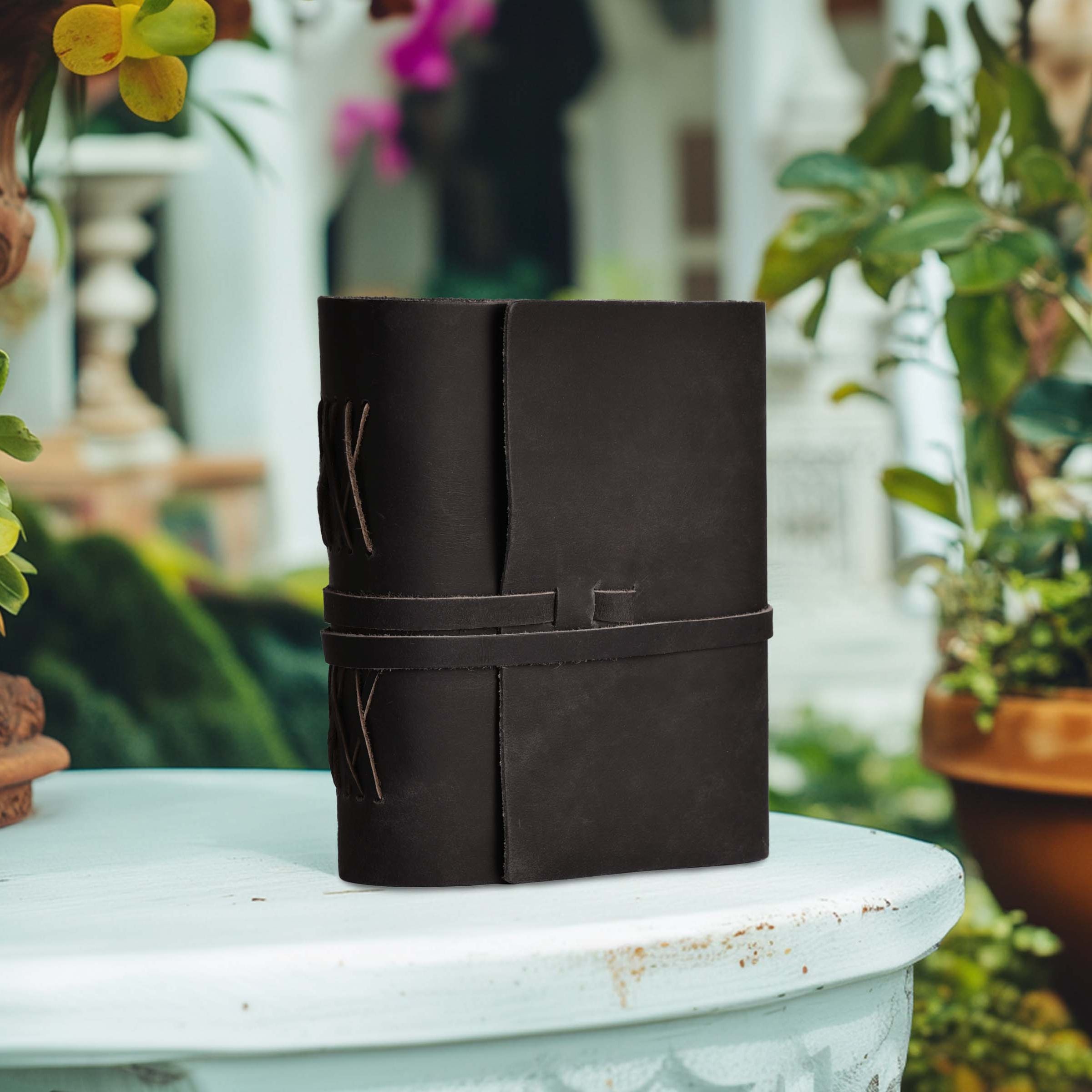 Leather Journal Writing Notebook - Lined Paper 300 Kraft Pages, Rustic Brown - Handmade Genuine Leather Bound Daily Notepad for Men &amp; Women</p>