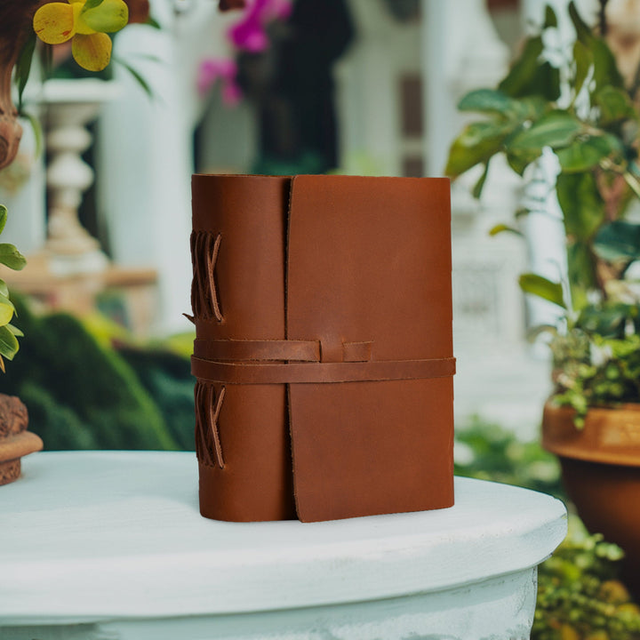 Leather Journal Writing Notebook - Lined Paper 300 Kraft Pages, Rustic Brown - Handmade Genuine Leather Bound Daily Notepad for Men &amp; Women</p>