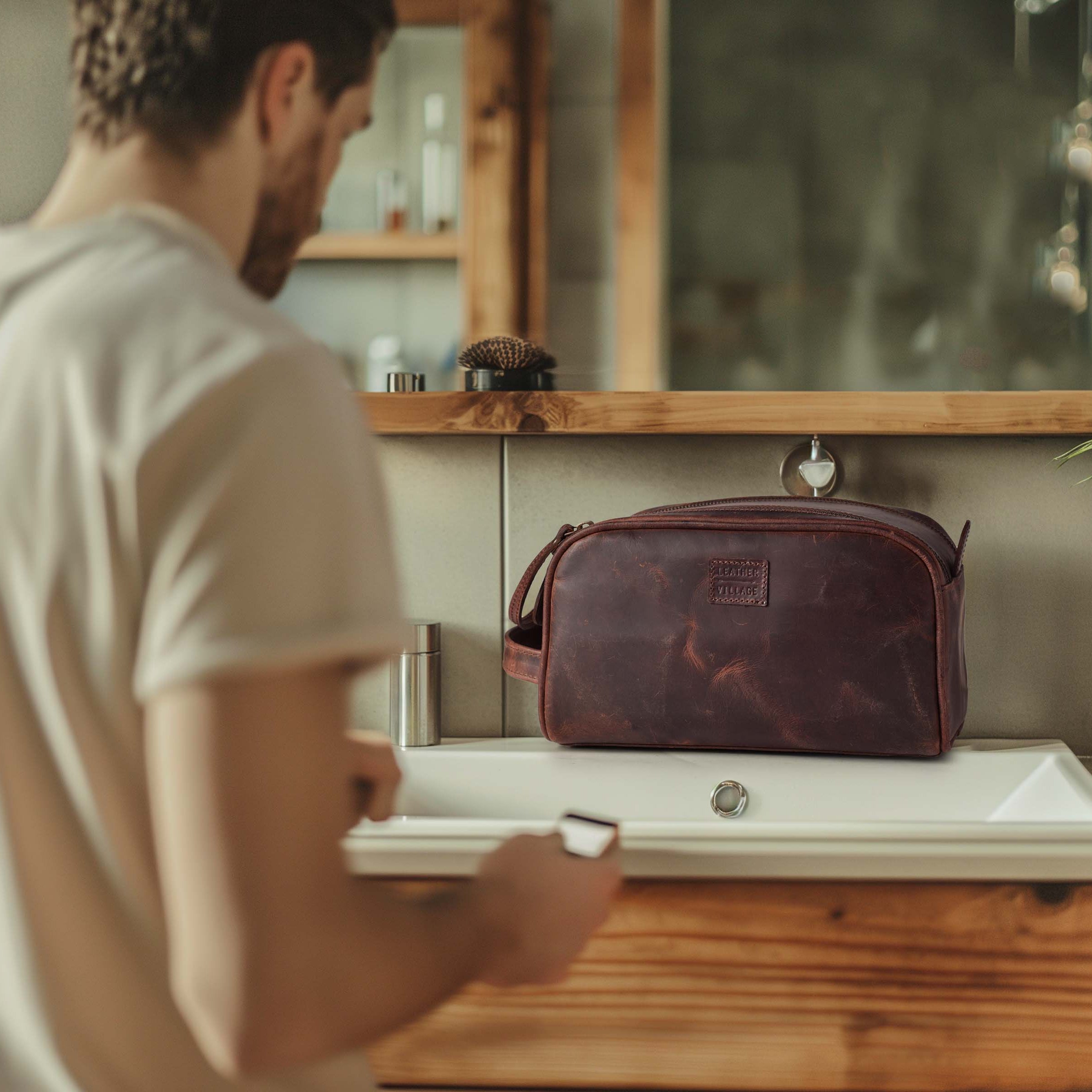 Leather Toiletry Bag for Men, Travel Essentials Shaving Dopp Kit, Mens Travel Bag Toiletries Organizer Case for Grooming, Water Resistant Cosmetic Bag Pouch