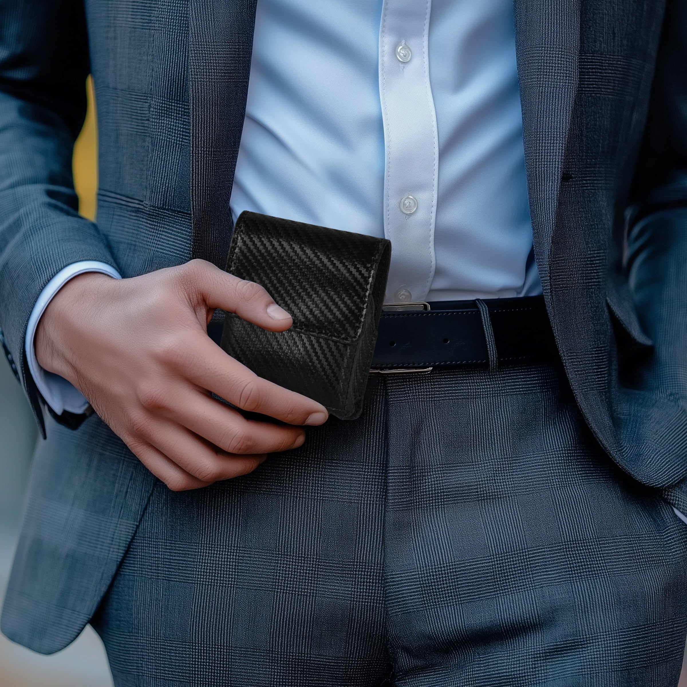 Carbon Fiber Genuine Leather Flip Phone Holster with Belt Clip Universal Cell Phone Pouch for Samsung Galaxy Z Flip 6/Z 5/ Galaxy Z 4/ Z 3 5G/ Motorola Moto Razr 2024