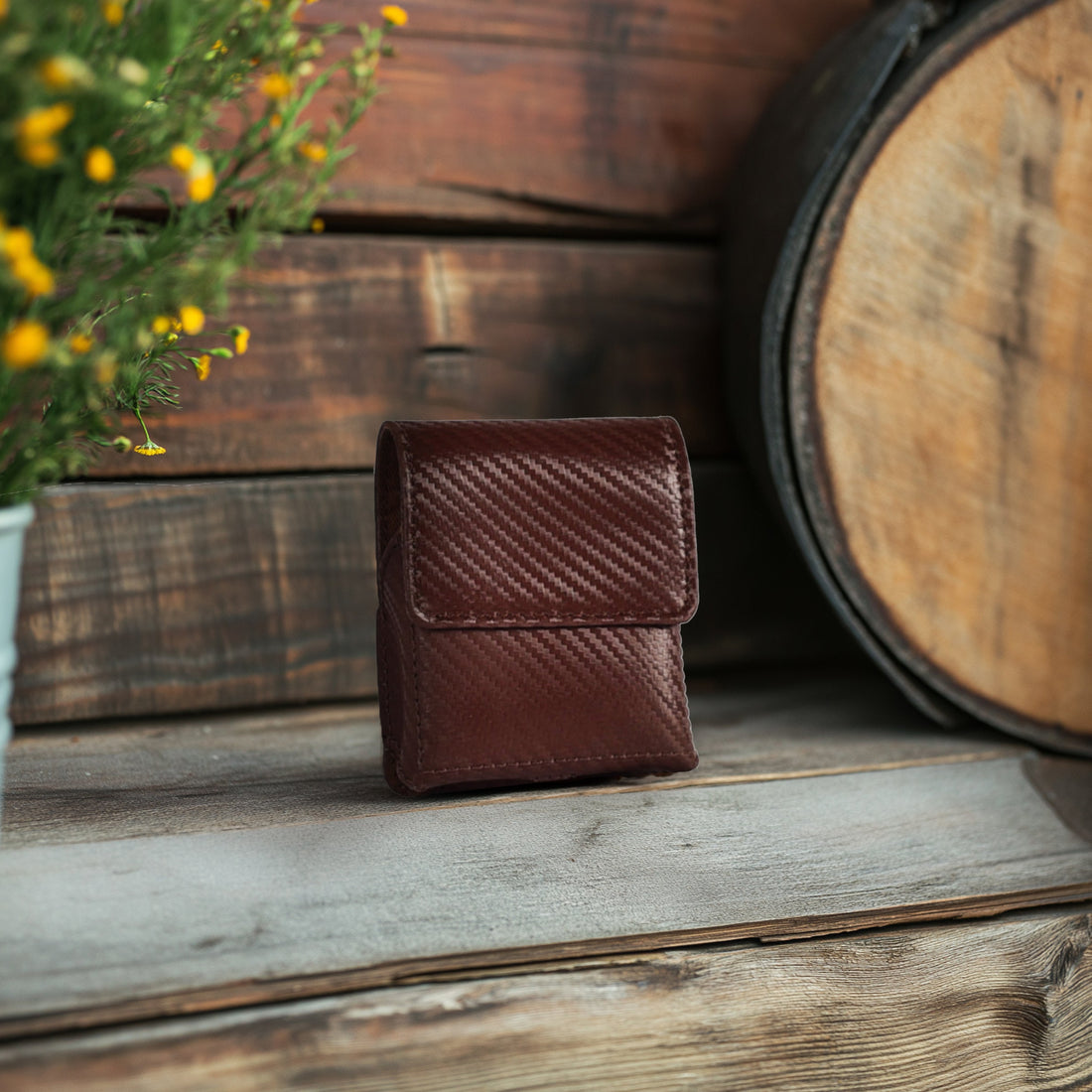 Carbon Fiber Genuine Leather Flip Phone Holster with Belt Clip Universal Cell Phone Pouch for Samsung Galaxy Z Flip 6/Z 5/ Galaxy Z 4/ Z 3 5G/ Motorola Moto Razr 2024